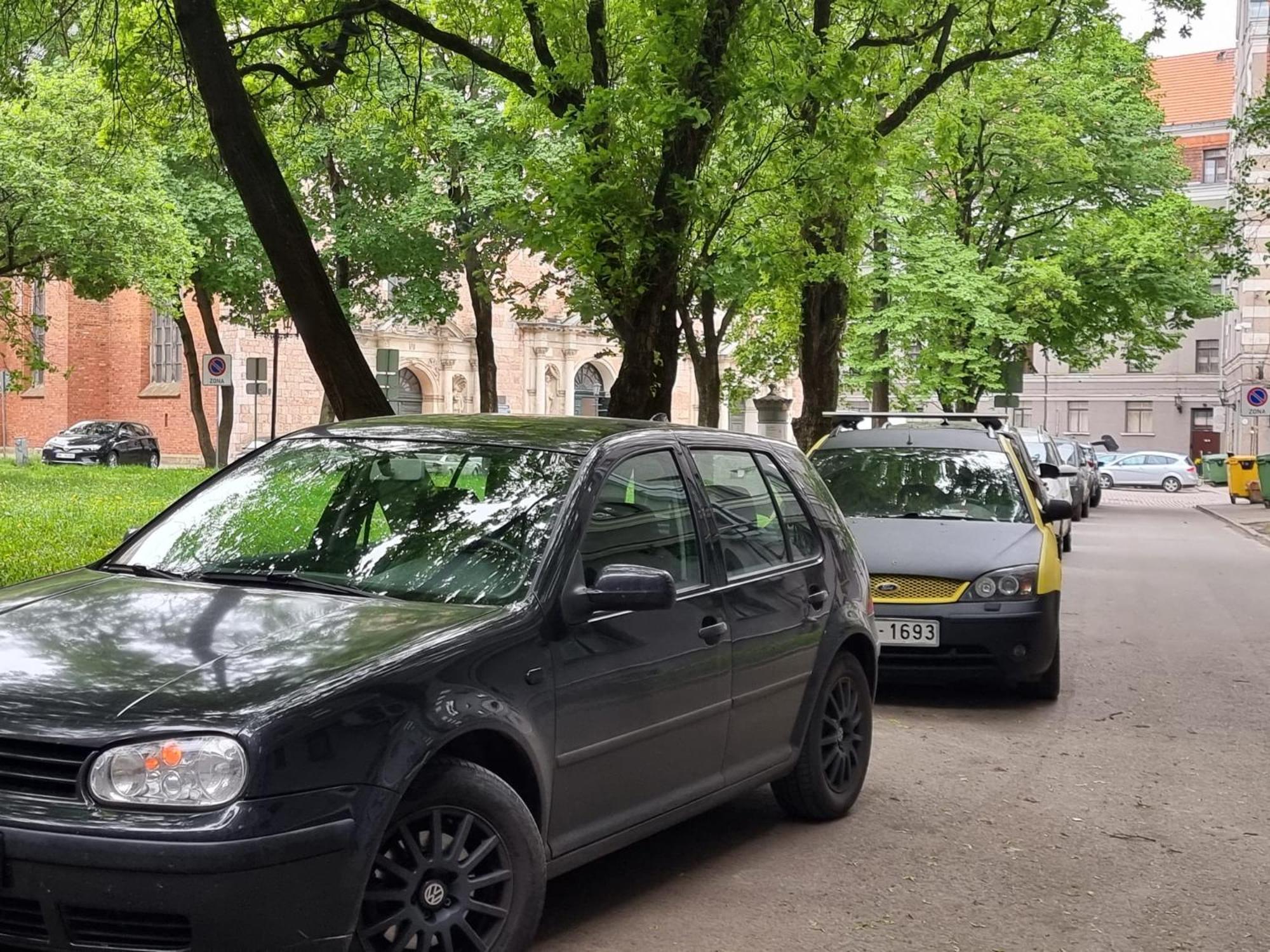 2 Bedroom Next To Hall With Parking Apartament