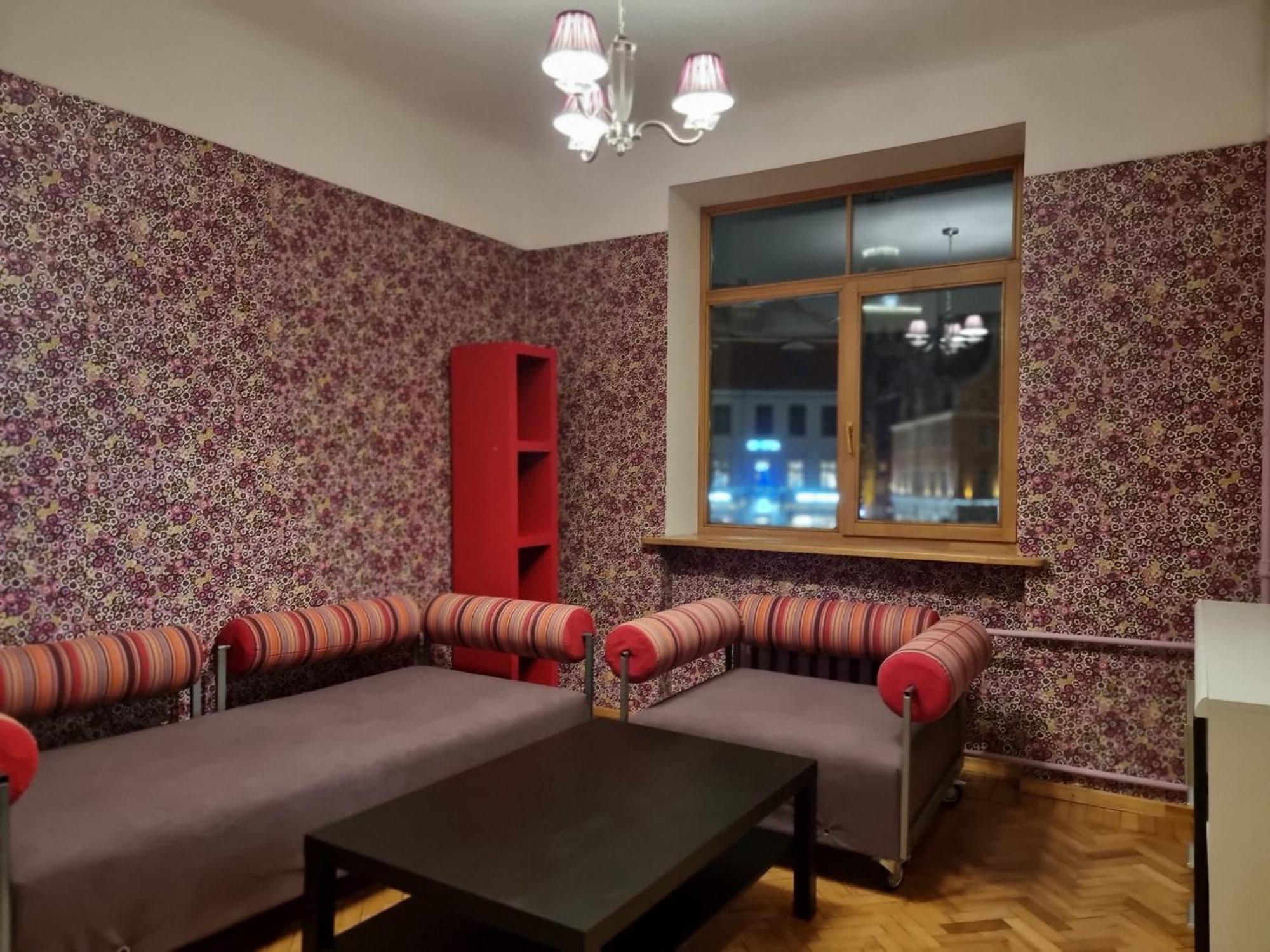 2 Bedroom Next To Hall With Parking Apartament